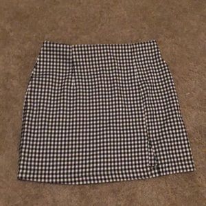 Checkered black and white mini skirt with slit